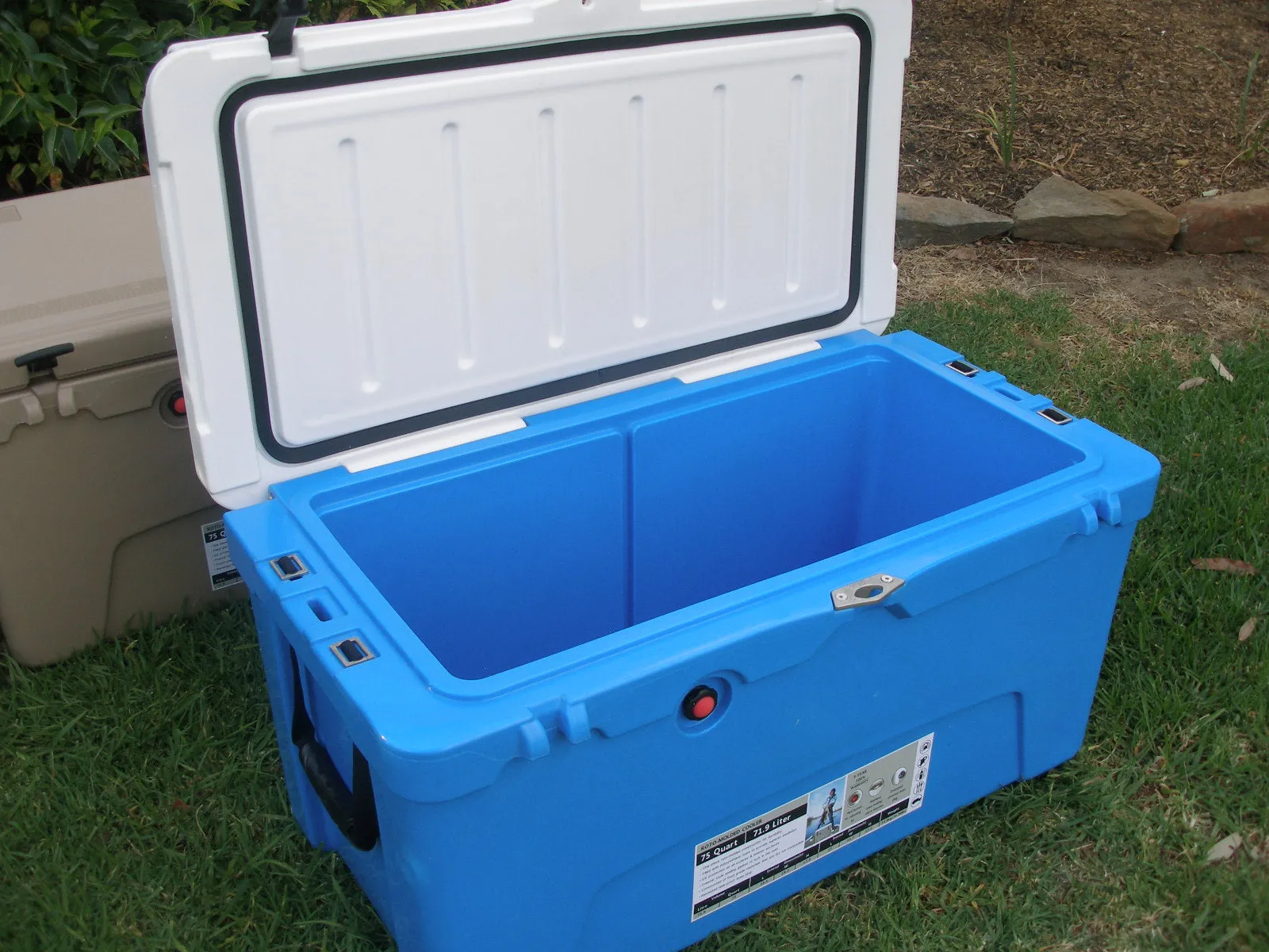 71.9 Litre (75 Quart) Cooler Box Esky