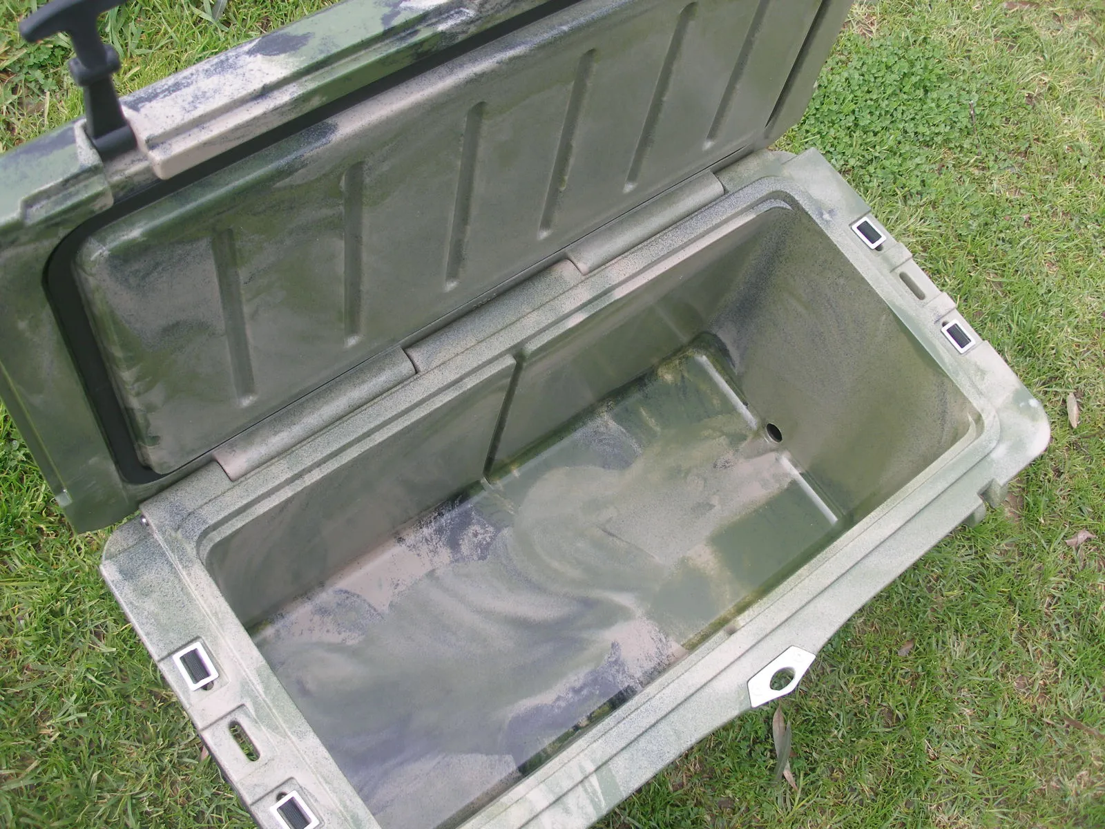 71.9 Litre (75 Quart) Cooler Box Esky