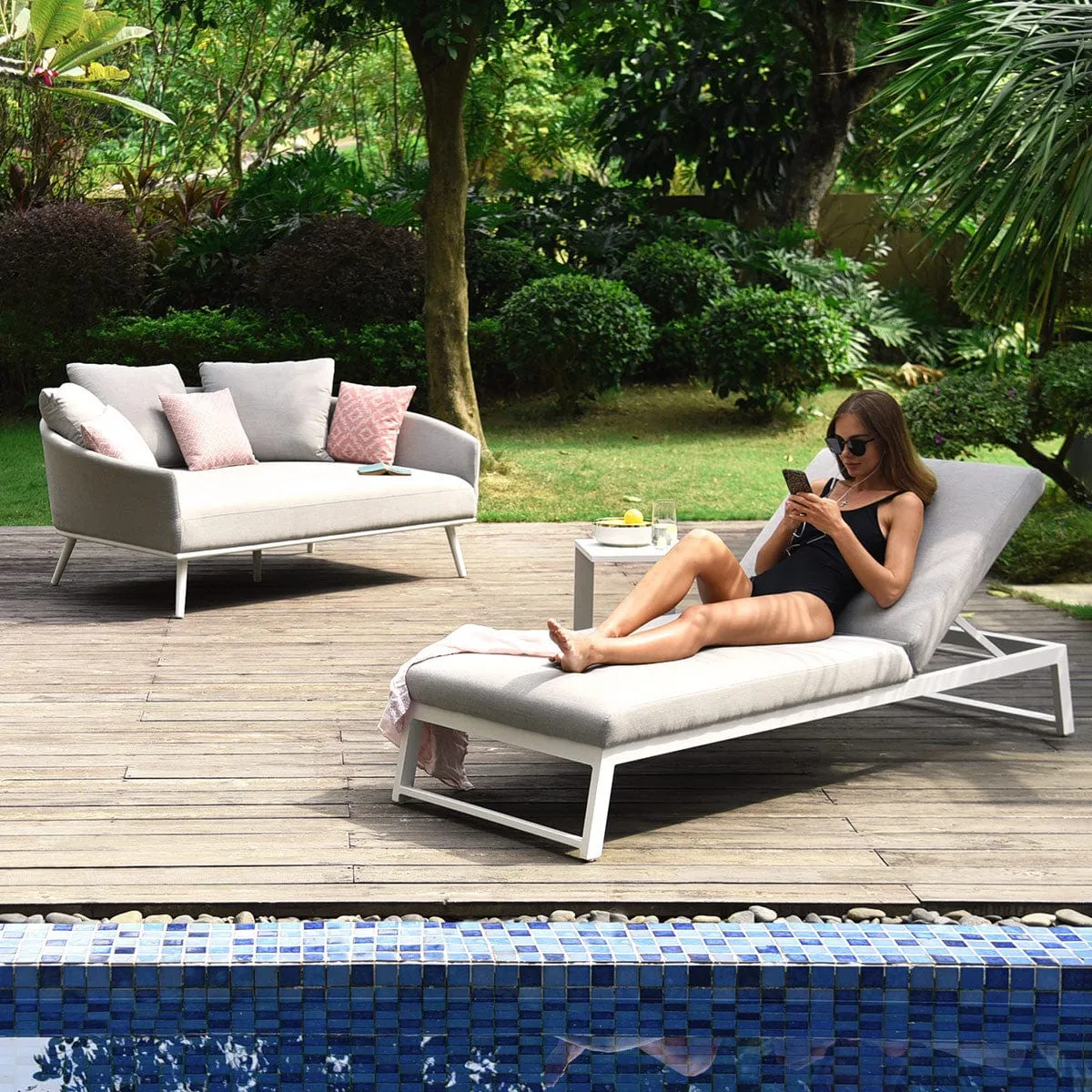 Allure Sunlounger / Lead Chine