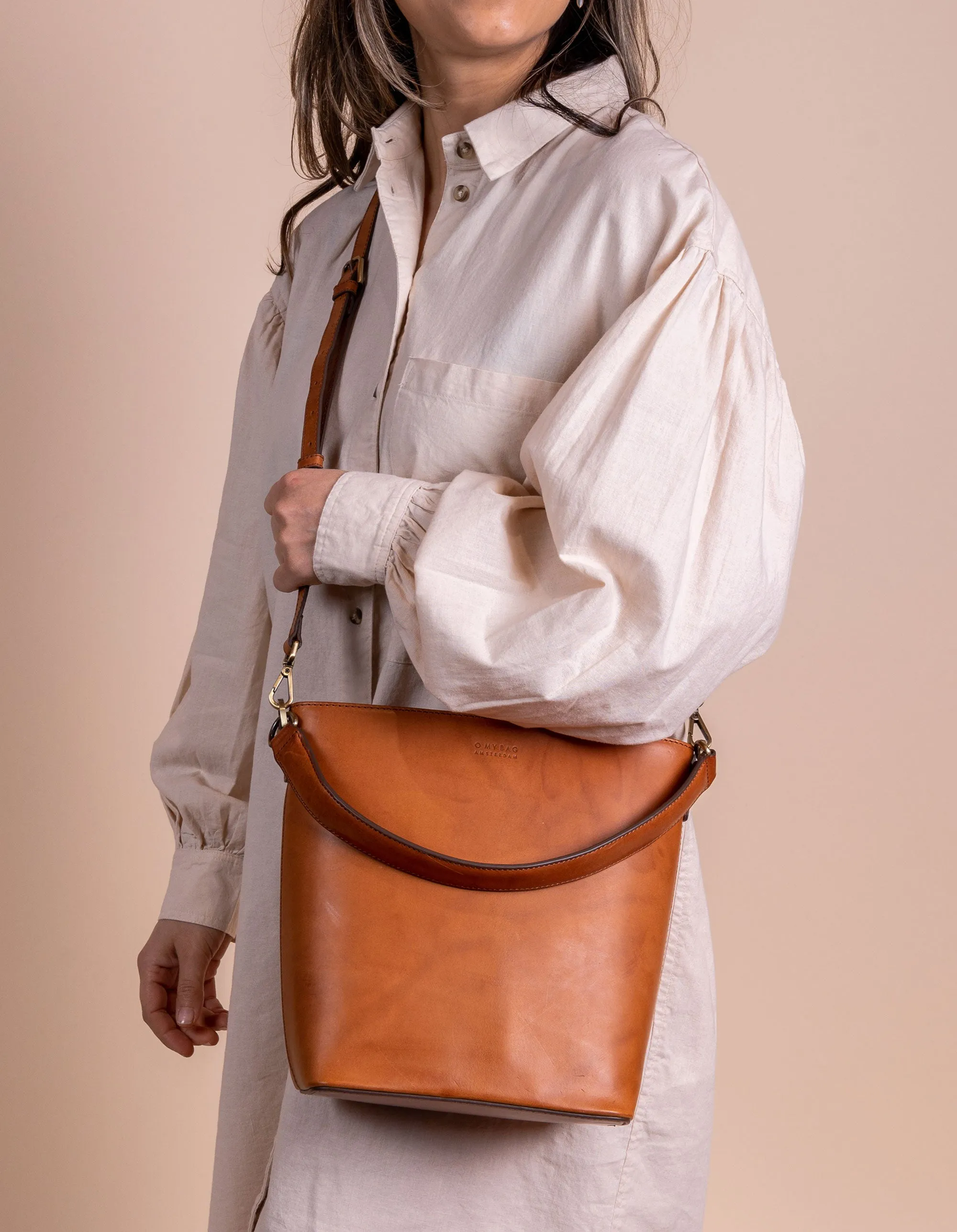 Bobbi Bucket Bag Maxi Cognac Classic Leather