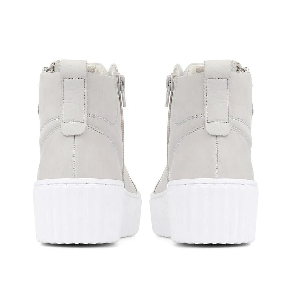 Chunky Leather High Top Trainers - GAB35535 / 322 391