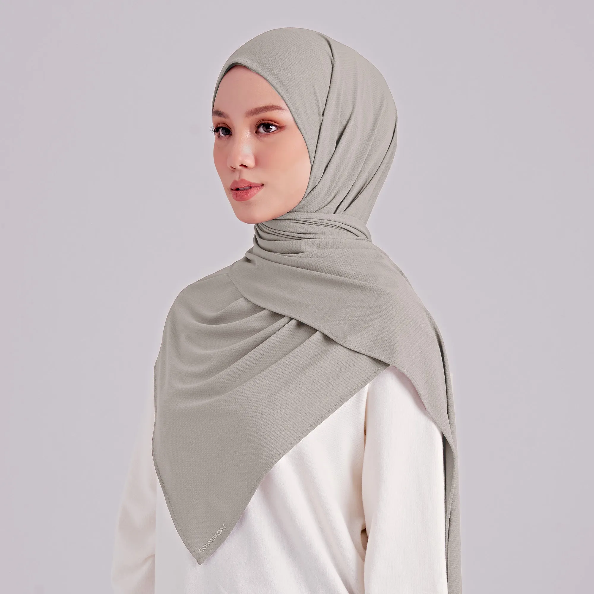 Najwa Sport Shawl - Whistle