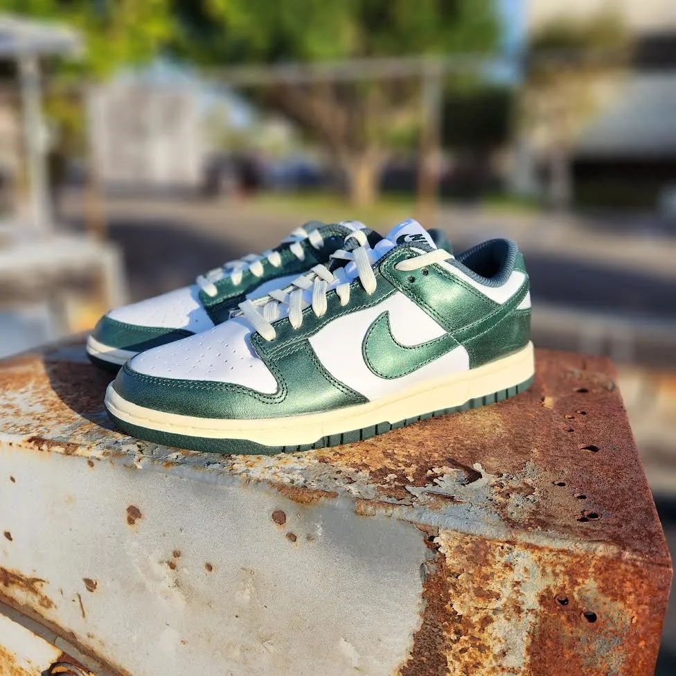 NIKE WMNS DUNK LOW 'VINTAGE GREEN'