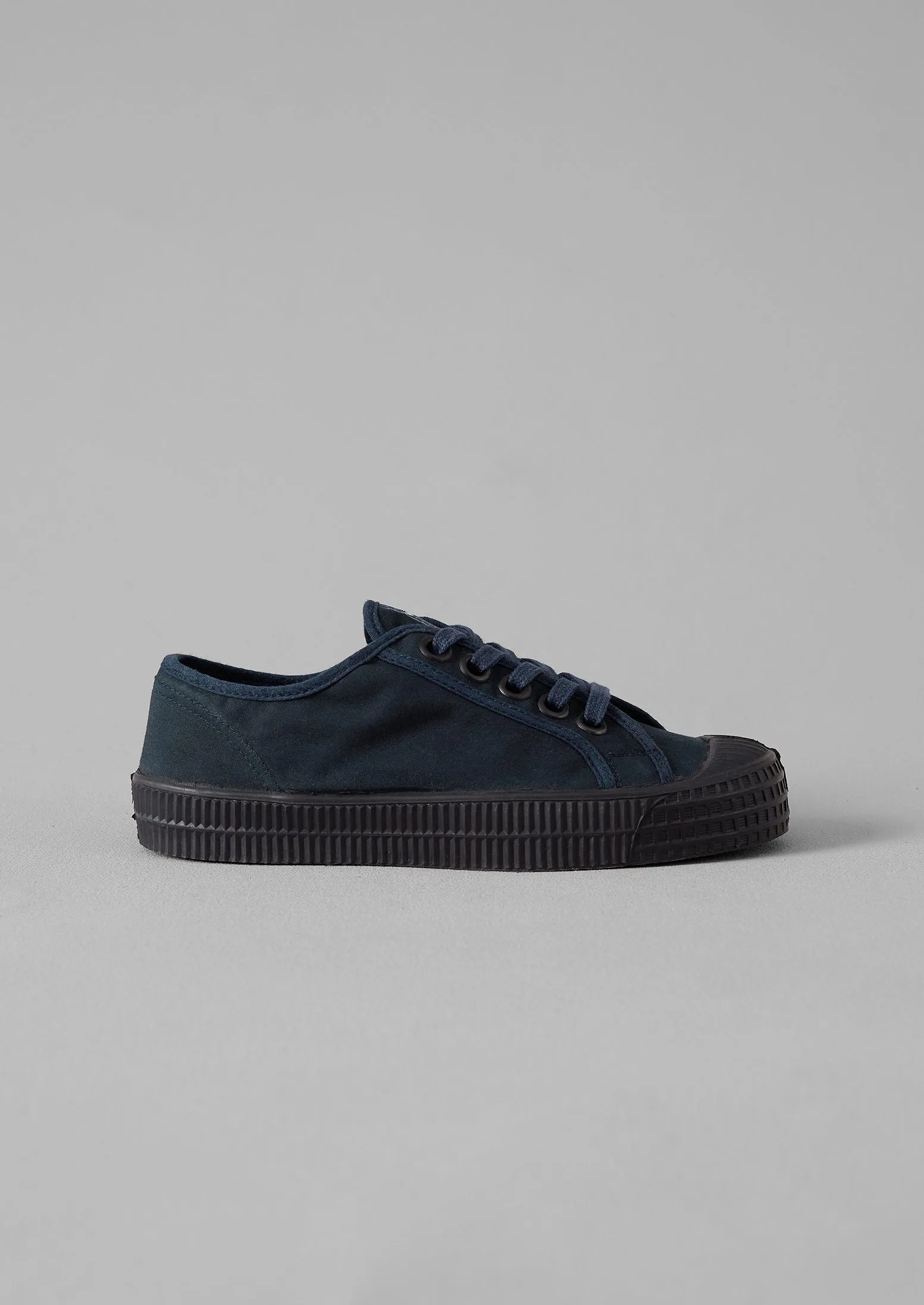 Novesta Star Master Waxed Cotton Plimsolls | Navy